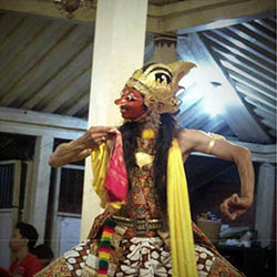 théâtre masqué wayang topèng à Java Centre