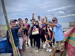 Students in Manila bay